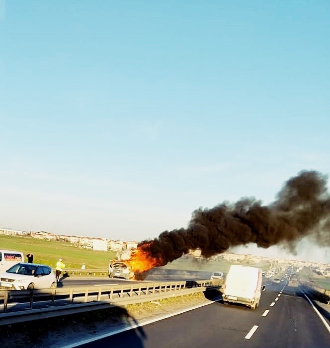 Tekirdağ&rsquo;da kamyonet alev topuna d&ouml;nd&uuml;
