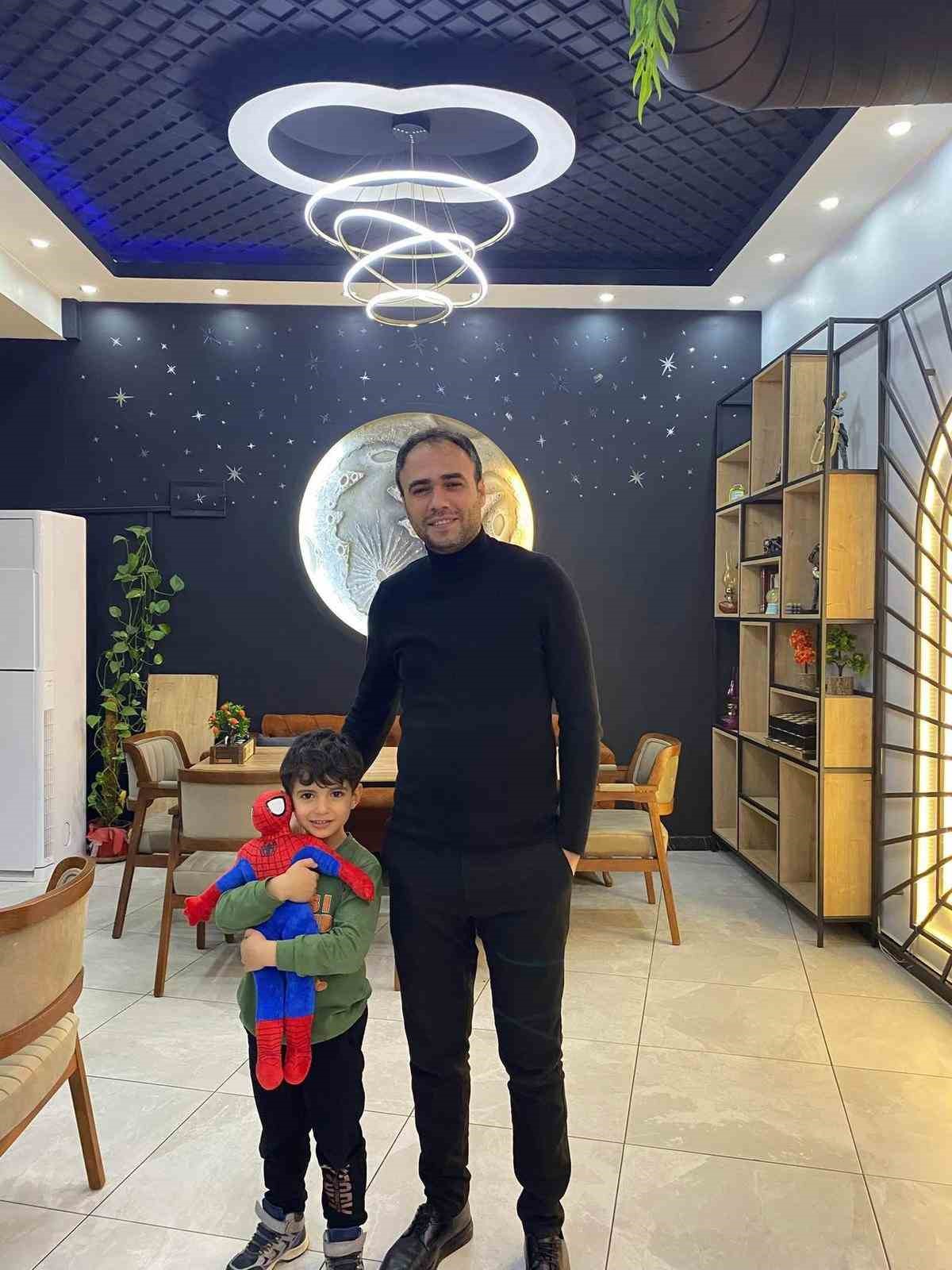 Ramazan ayına h&uuml;rmet g&ouml;sterdiler, işletmelerini iftar saatinde a&ccedil;maya karar verdiler
