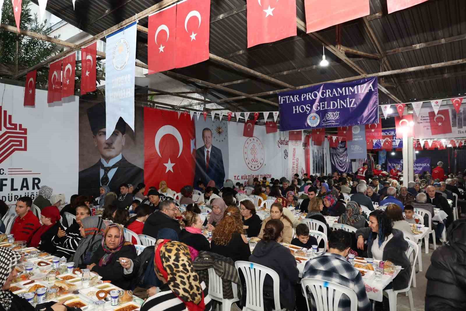 Akdeniz&rsquo;de ilk iftar sofrası kuruldu
