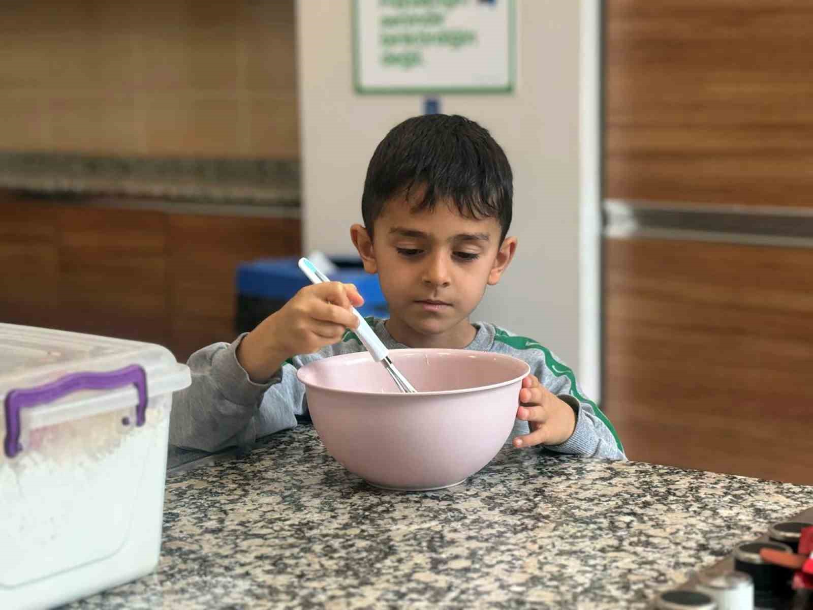 Minik &ouml;ğrenciler mutfak ve tasarım at&ouml;lyelerinde deneyim kazandı
