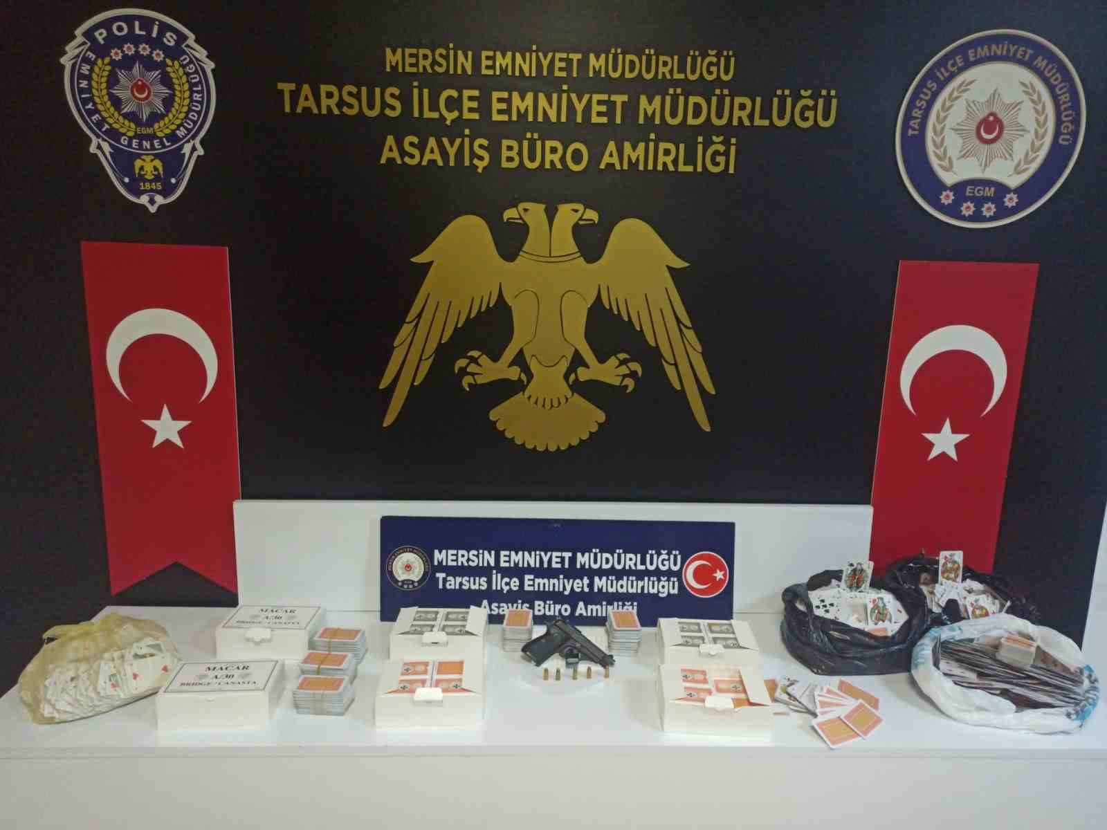 Tarsus’ta kahve ve derneklere kumar baskını