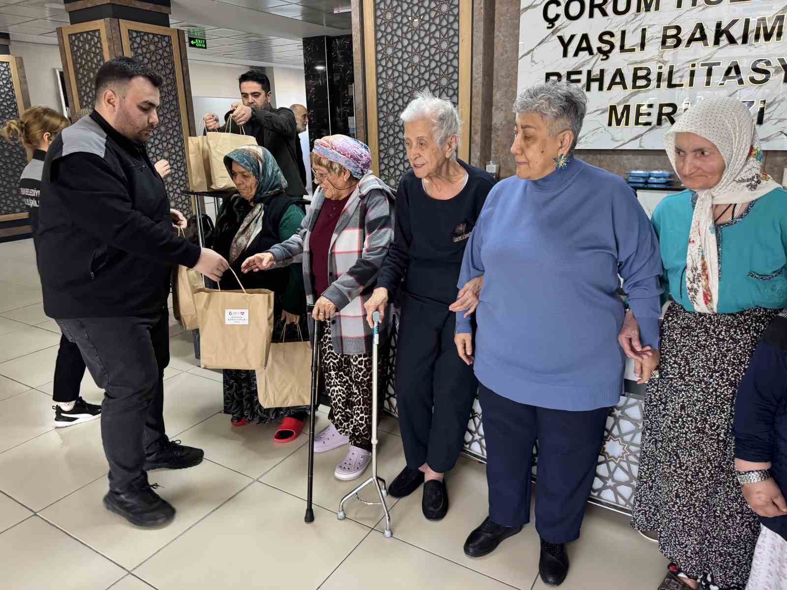Çorum’da hasta ve yaşlılara hijyen paketi
