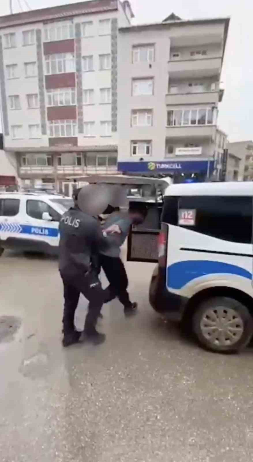 Bursa&rsquo;da ruhsatsız silah ve m&uuml;himmat operasyonu
