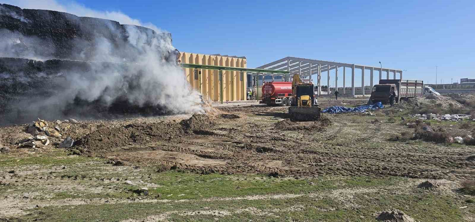 Tonlarca mısır balyası yandı