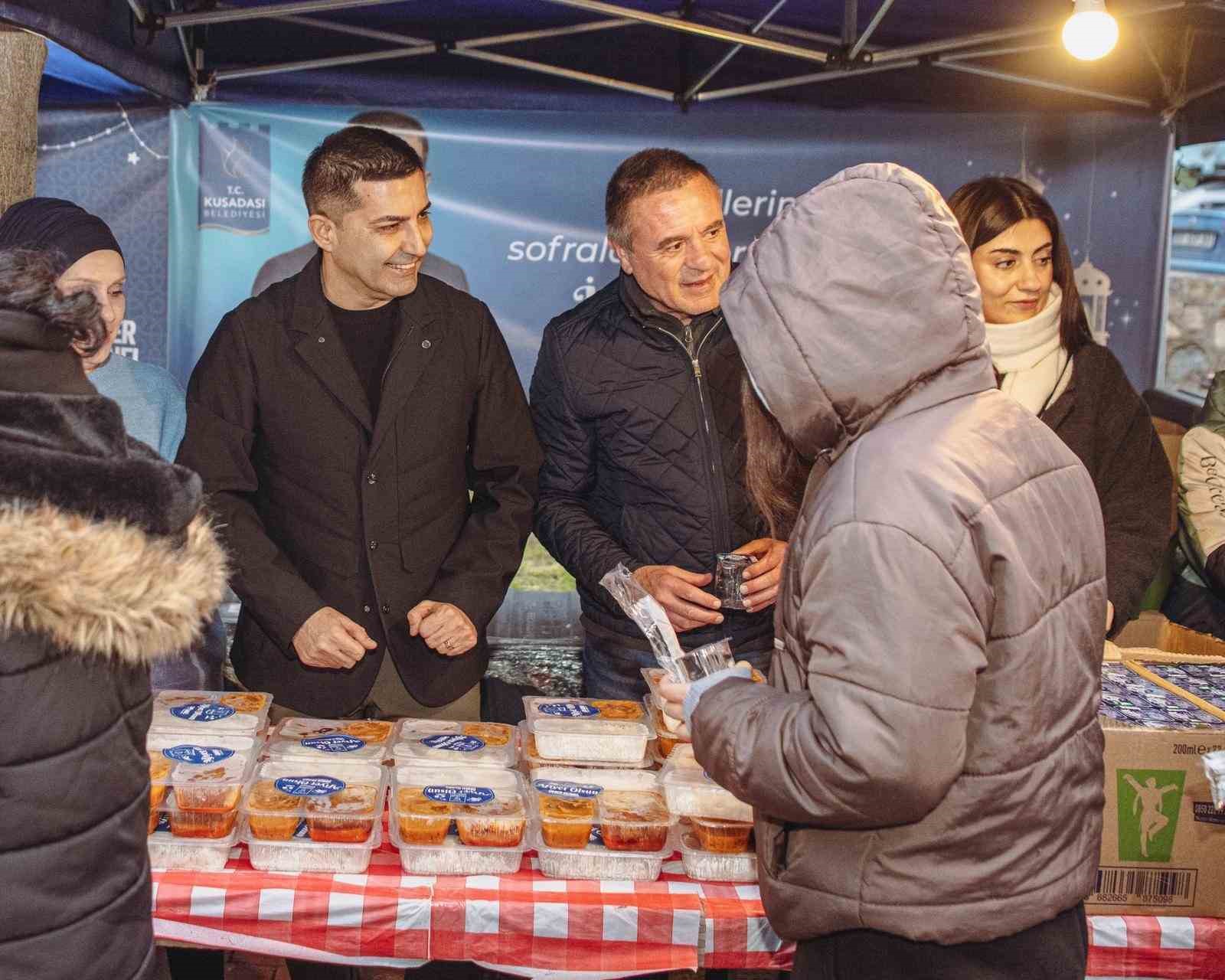 Kuşadası’nda oruçlar dualar eşliğinde açıldı