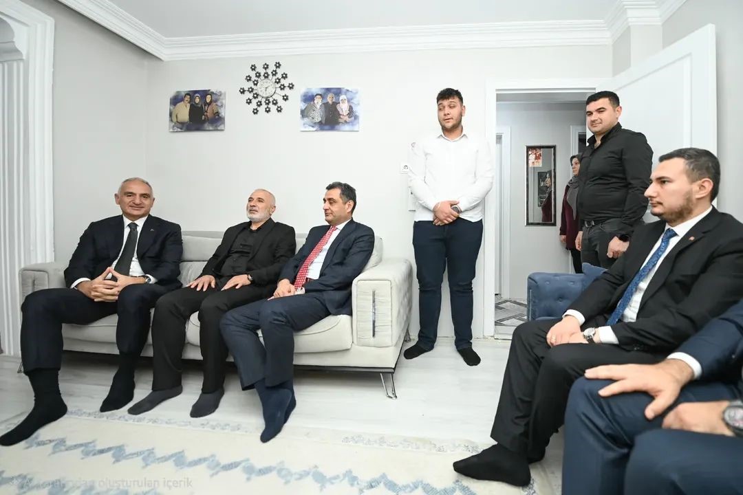 Bakan Ersoy, Kırıkkale&rsquo;de &Uuml;rkmez ailesinin iftar sofrasına konuk oldu
