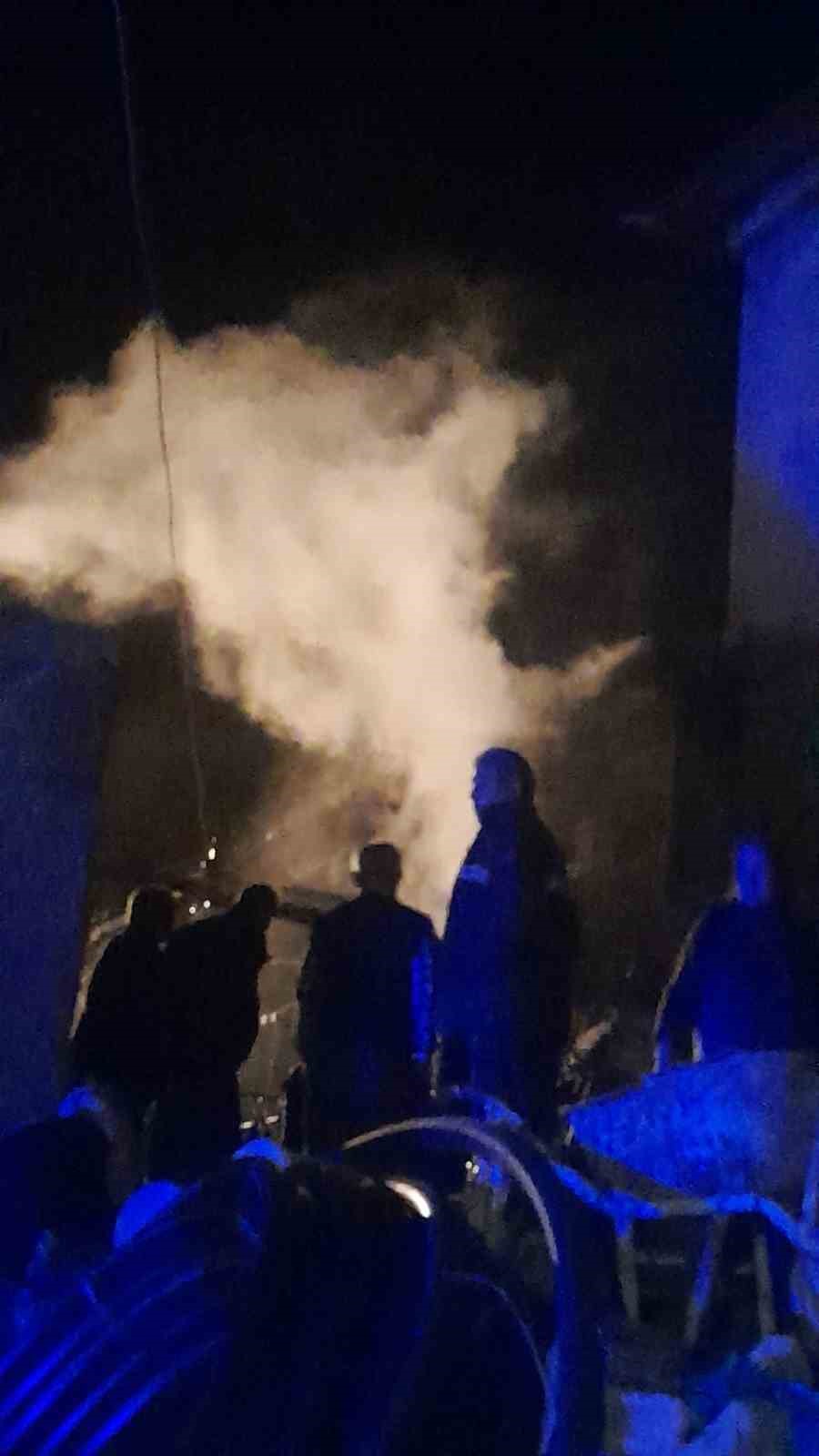 Niğde&rsquo;de devrilen soba yangına yol a&ccedil;tı: 1 kişi yaralandı
