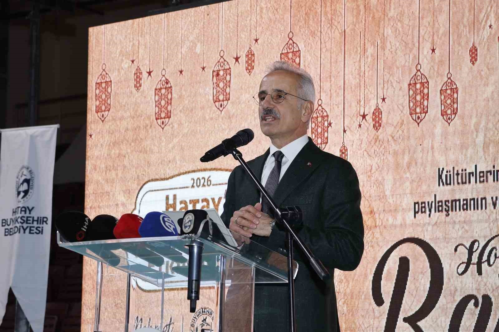 Hataylılar, Hatay B&uuml;y&uuml;kşehir Belediyesi&rsquo;nin iftar sofrasında buluştu
