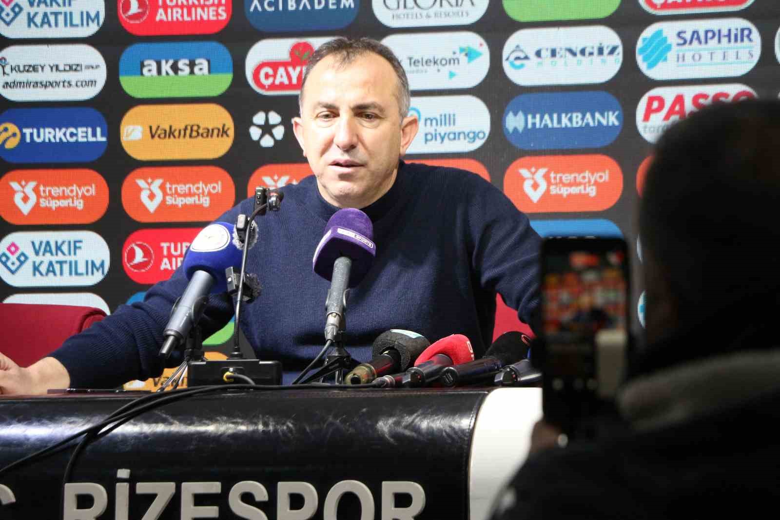 Recep U&ccedil;ar: "Taraftarları mutlu ettik, ondan dolayı mutluyuz"
