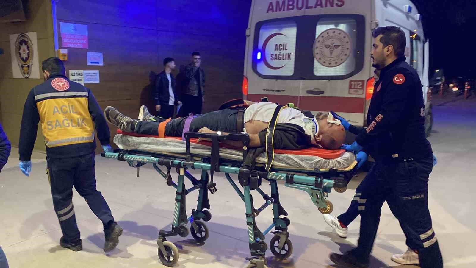 Kamyonun kasasından düşen işçi yaralandı