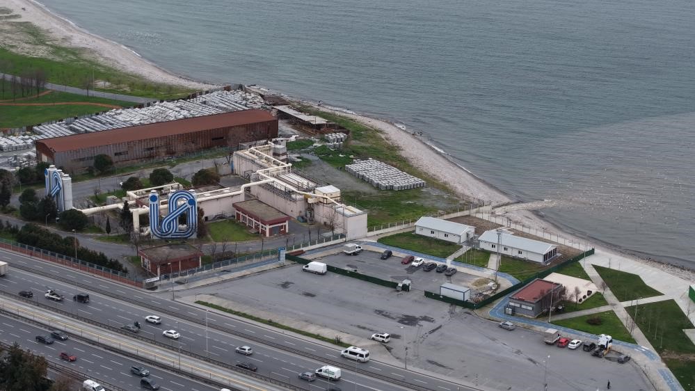 Boğaz&rsquo;da alarm veren g&ouml;r&uuml;nt&uuml;: Kirlilik denizanasını y&uuml;zeye &ccedil;ıkardı
