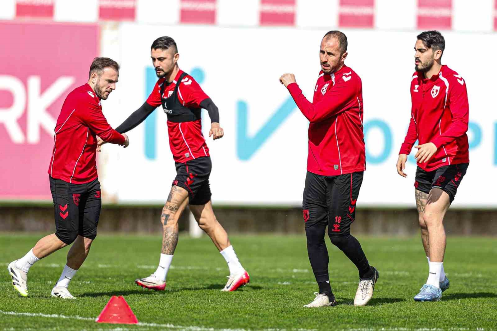 Samsunspor, Fatih Karag&uuml;mr&uuml;k deplasmanında galibiyet arıyor
