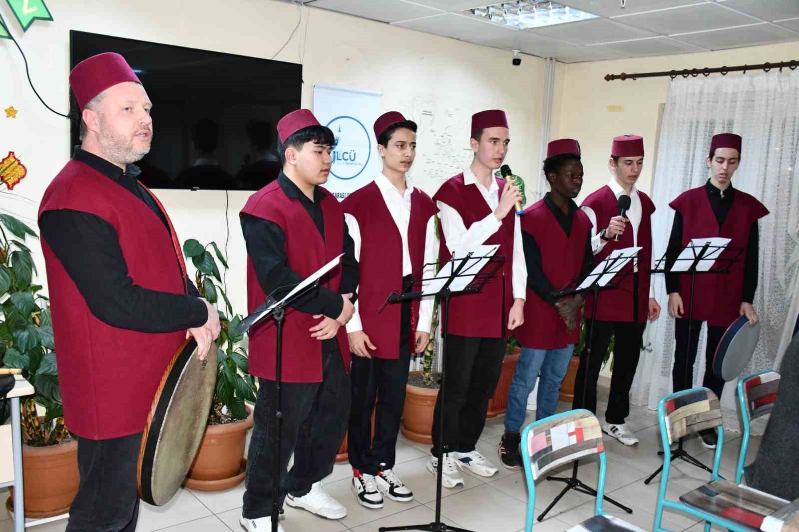 İftarda uluslararası öğrencilerle bir araya gelindi