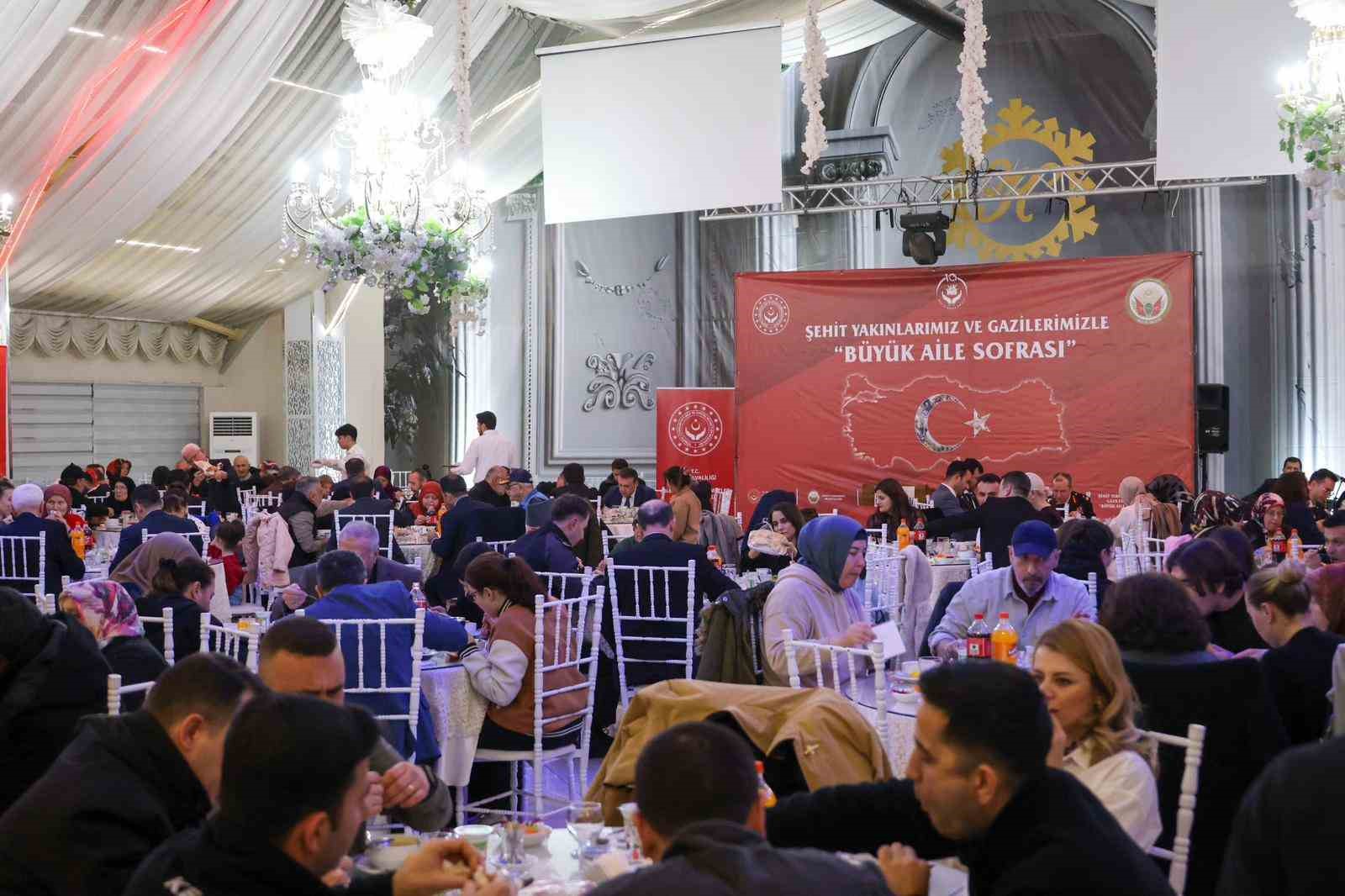 Bilecik&rsquo;te şehit yakınlar ve gaziler, &rsquo;B&uuml;y&uuml;k Aile Sofrası&rsquo;nda buluştu
