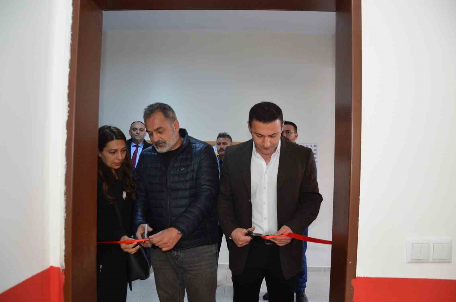 Emet’te şehidin adı okul kütüphanesinde yaşatılacak