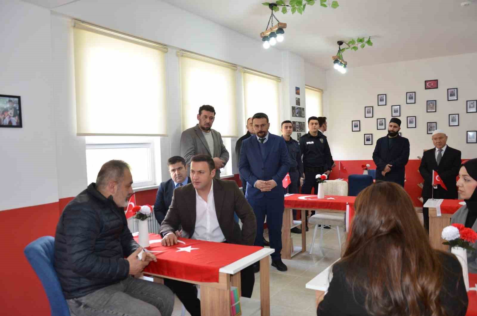 Emet’te şehidin adı okul kütüphanesinde yaşatılacak