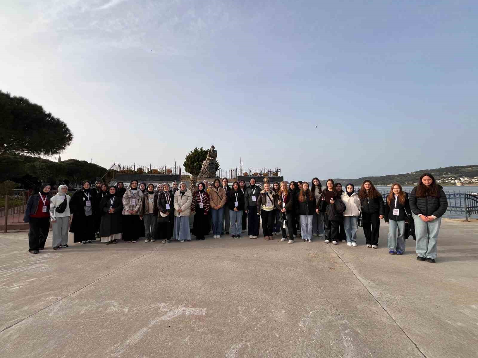 Gen&ccedil;ler milli tarihi bilin&ccedil; i&ccedil;in &Ccedil;anakkale&rsquo;de
