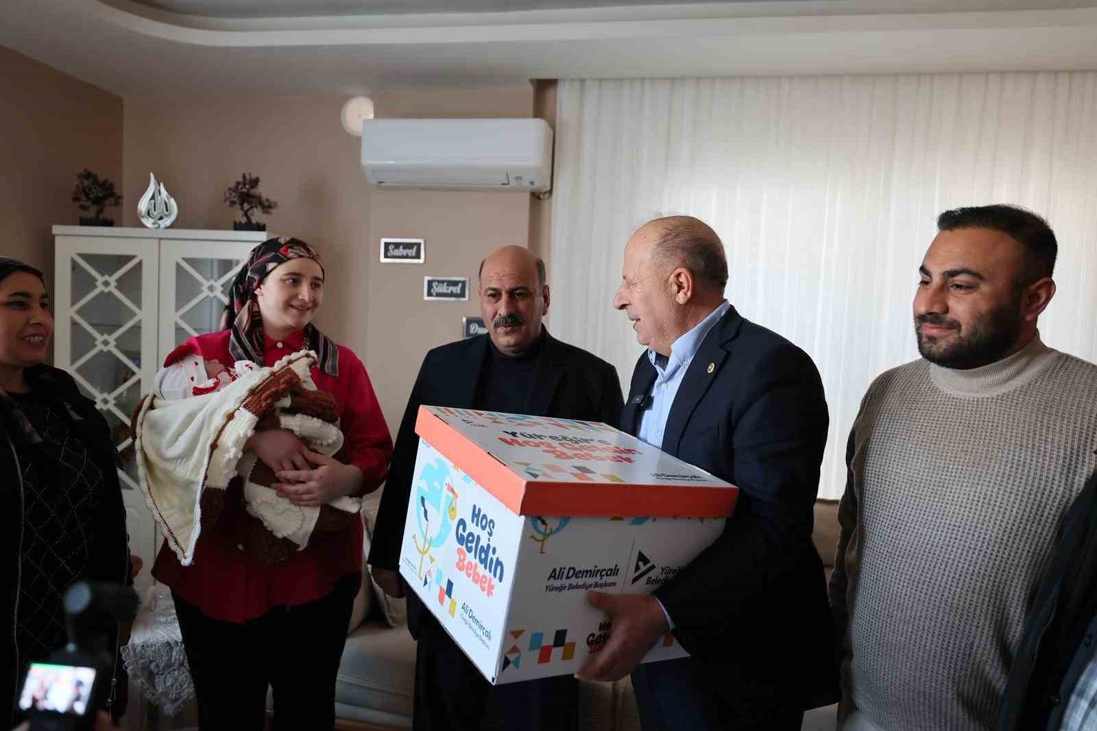 &lsquo;Hoş Geldin Bebek&rsquo; projesiyle 5 bin 300 ailenin mutluluğuna ortak oldular
