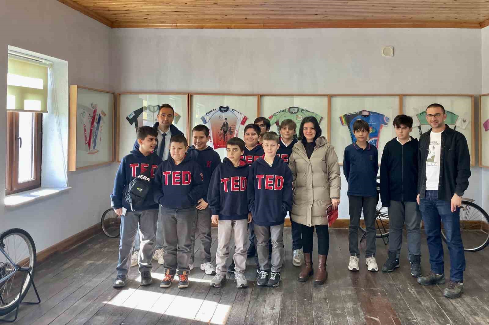 Öğrenciler Ertan Ayçetin bisikletevi’nde Mysia yolları’nı tanıdı