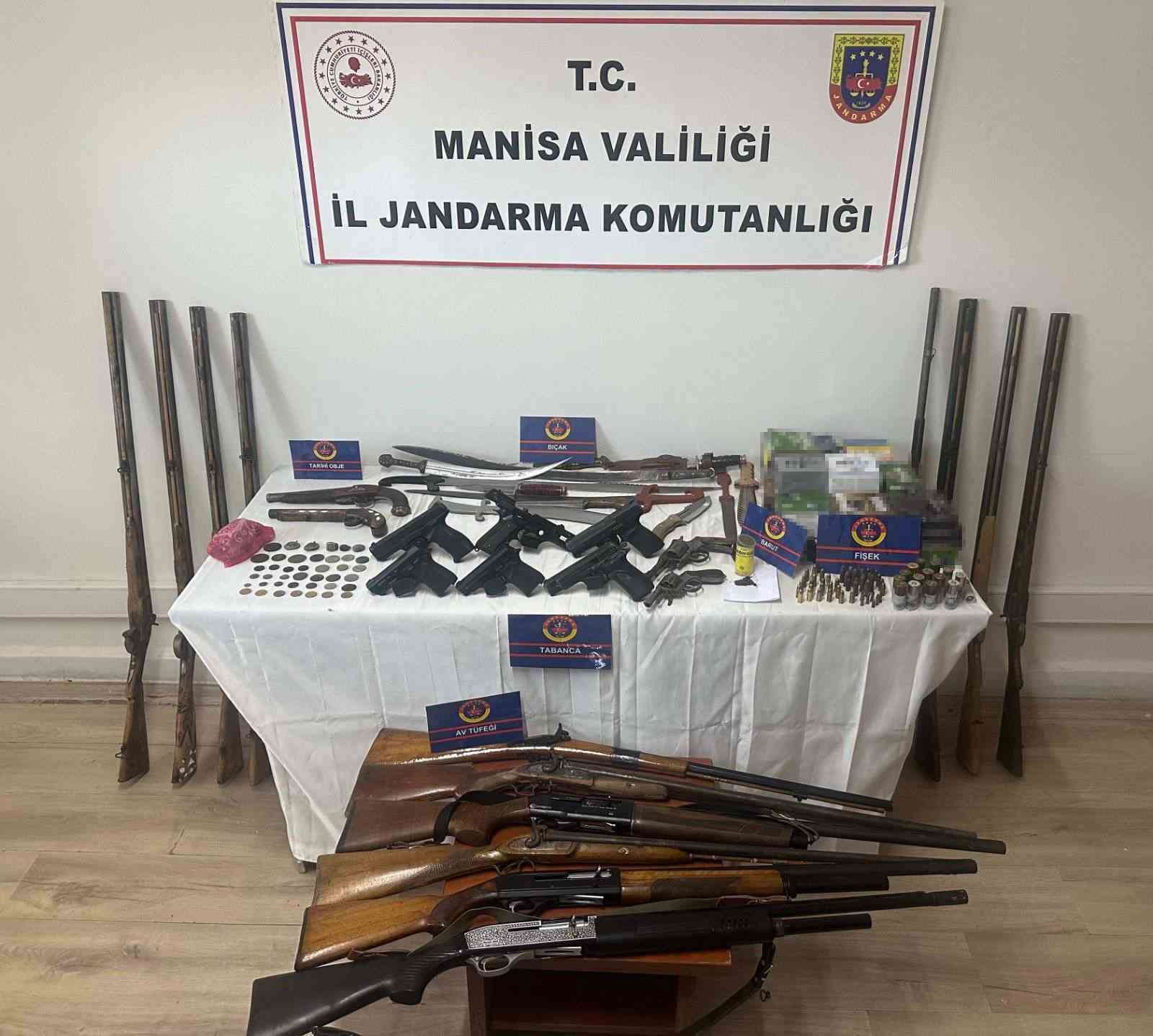 Ev değil, adeta cephanelik