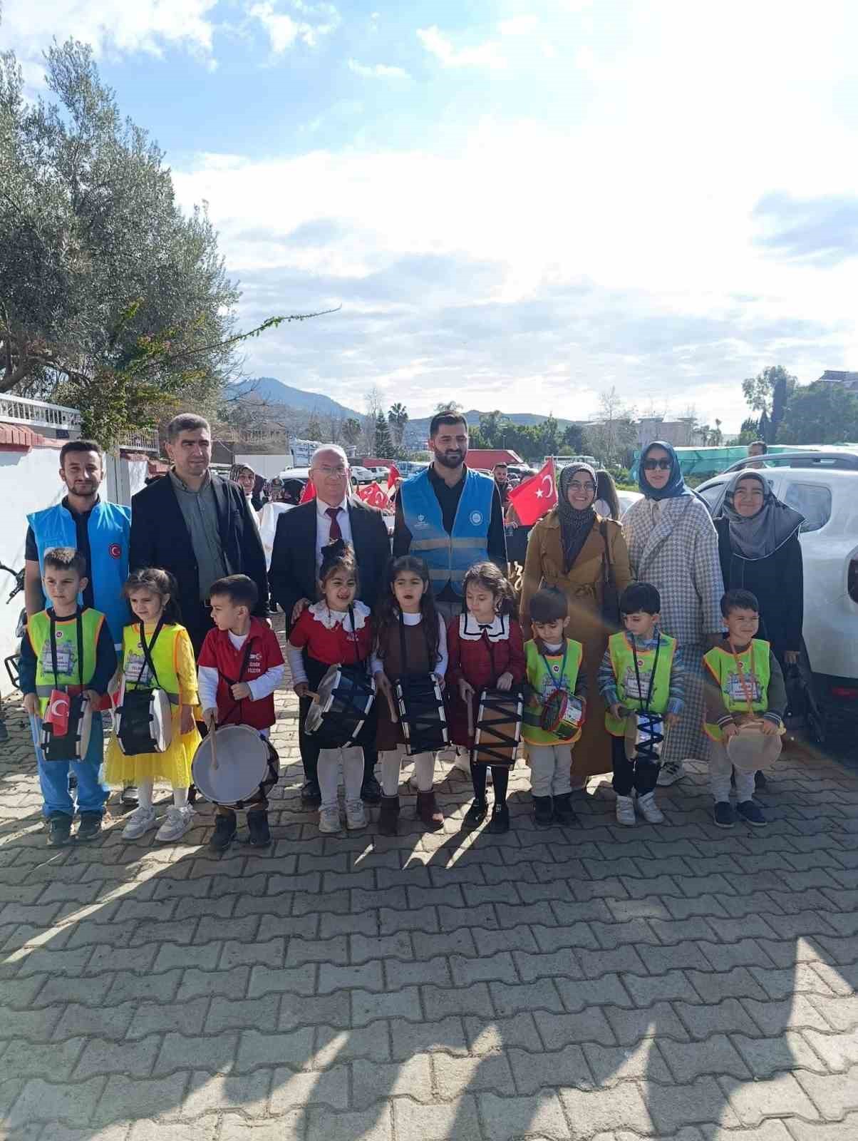 Miniklerden Ramazan davullarıyla renkli görüntüler oluşturdu