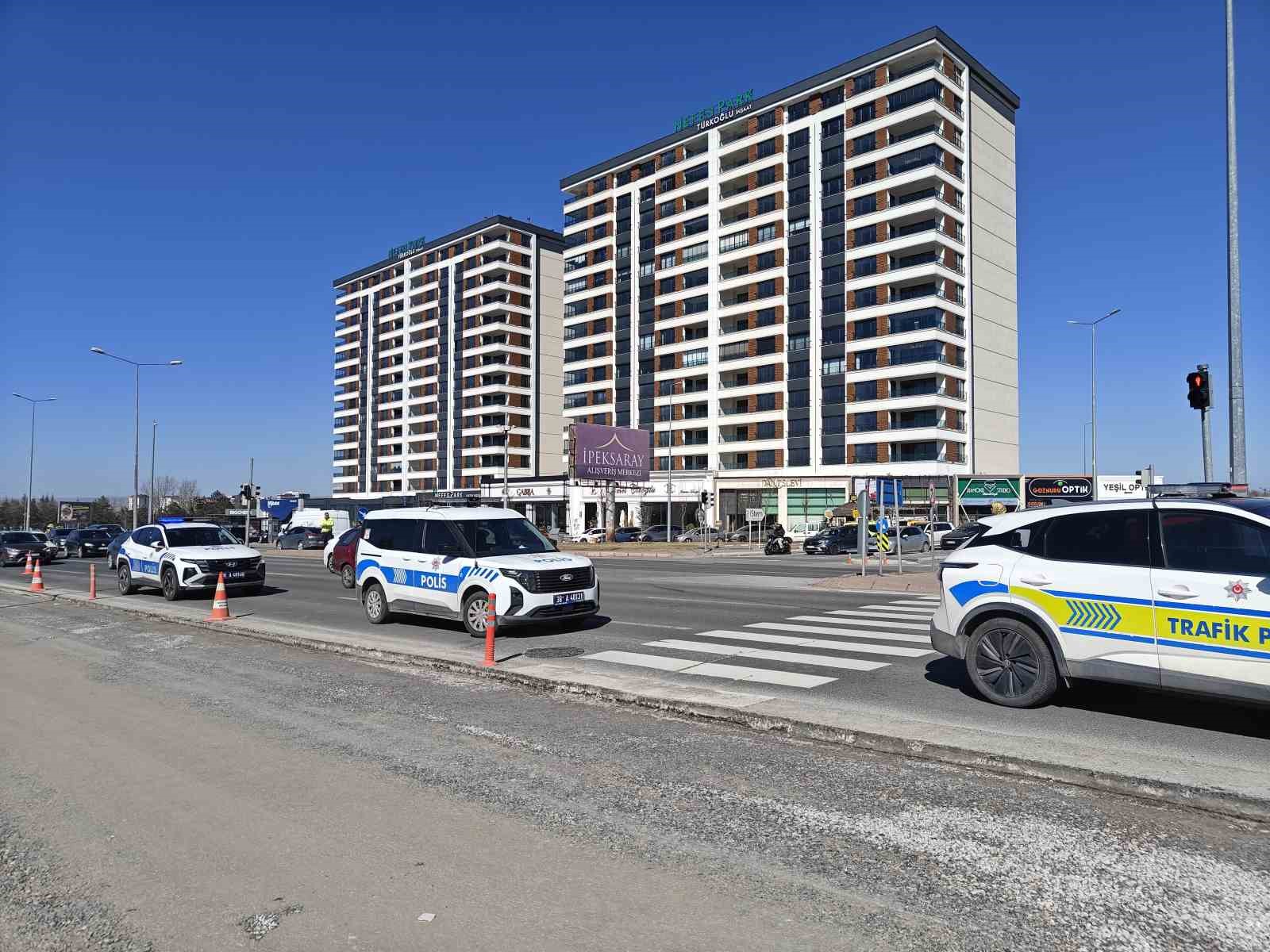 Otomobilin &ccedil;arptığı 15 yaşındaki &ccedil;ocuk ağır yaralandı
