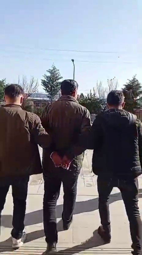 İftar vakti aileye kurşun yağdıran kültür ve sosyal işler müdürü, ardından da belediyeye giderek husumetlisine ateş etti
