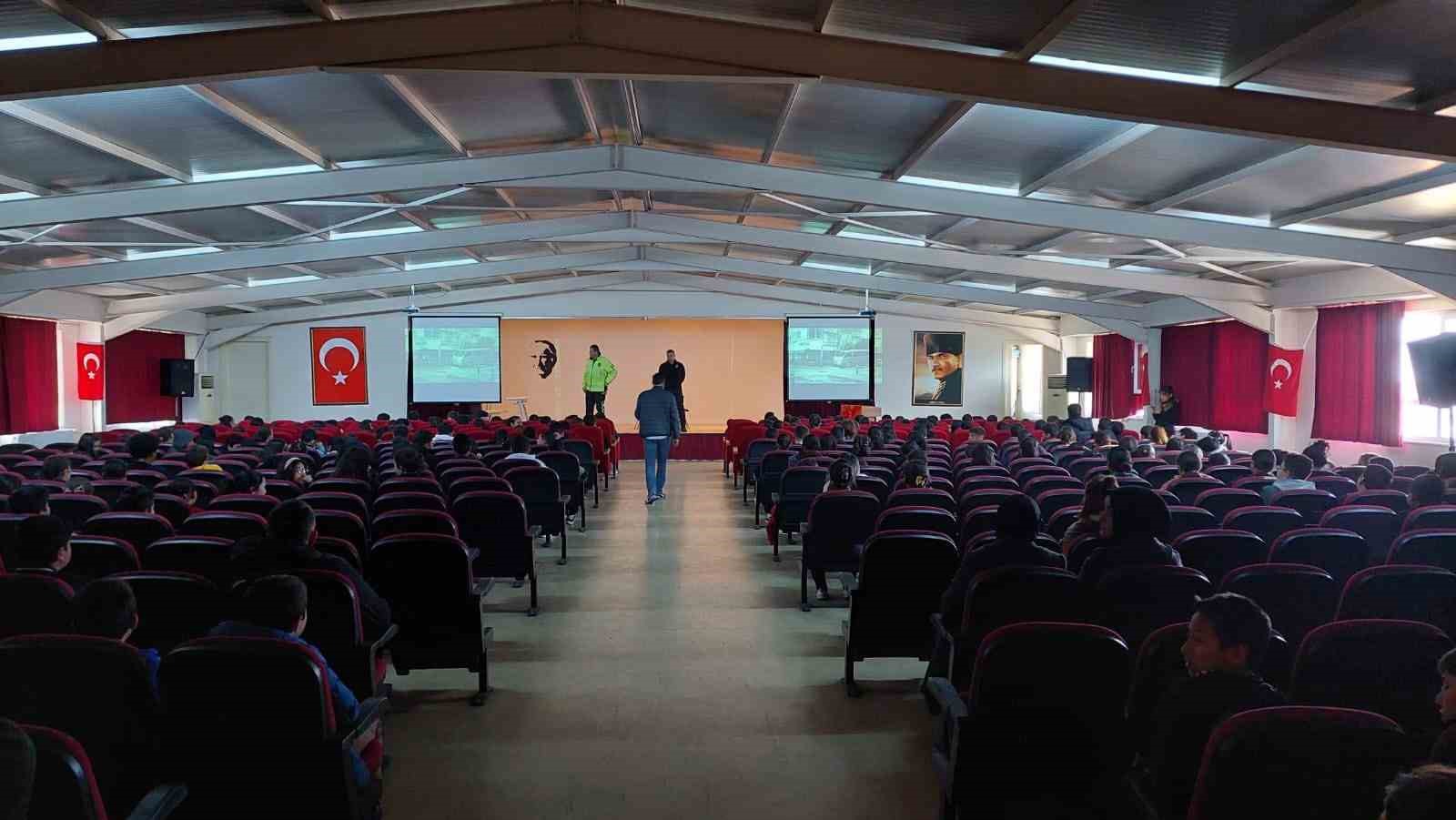 Öğrenciler polislik mesleğini yakından tanıdı