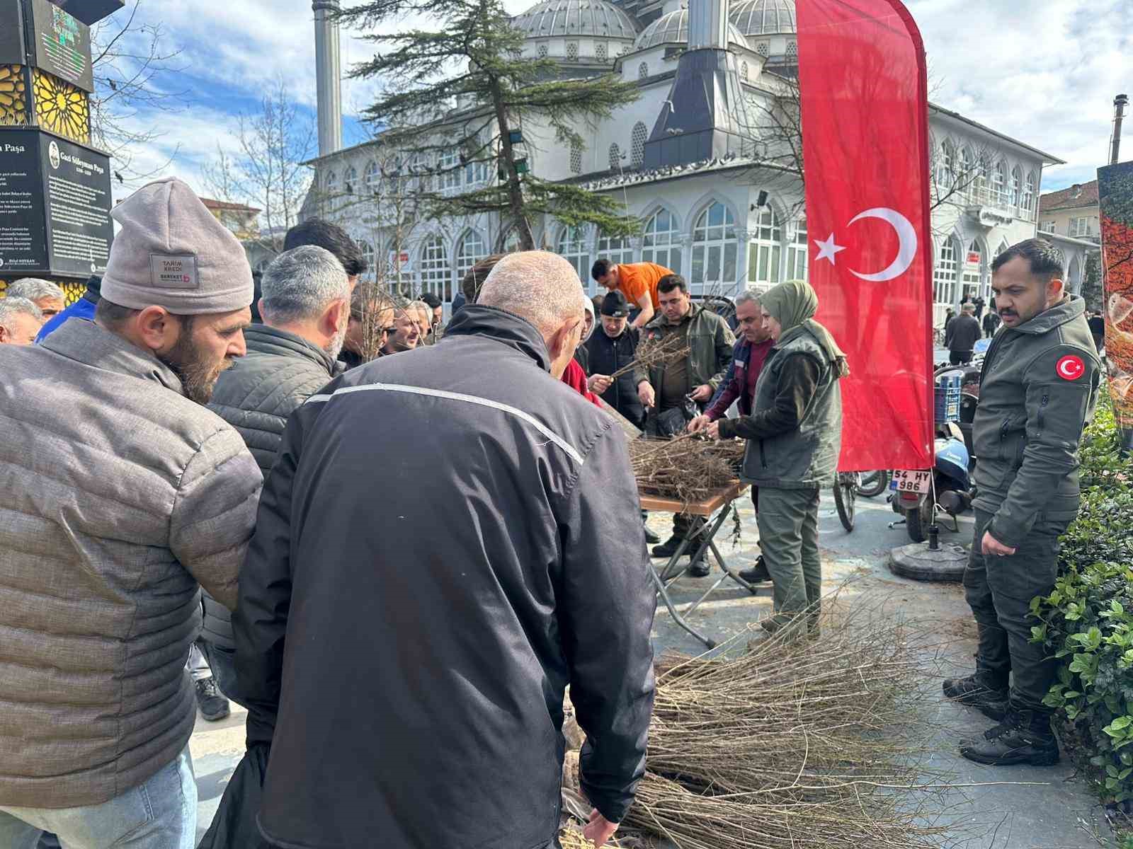 Dağıtılan 2 bin meyve fidesi toprakta hayat bulacak
