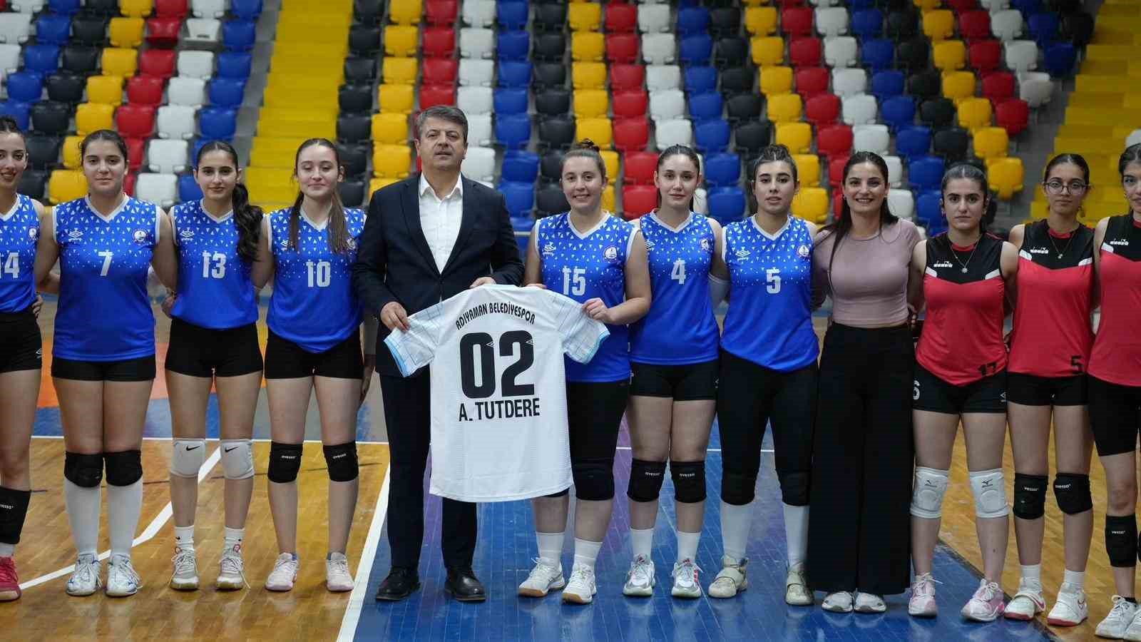 Kadın voleybol takımı namağlup şampiyon oldu
