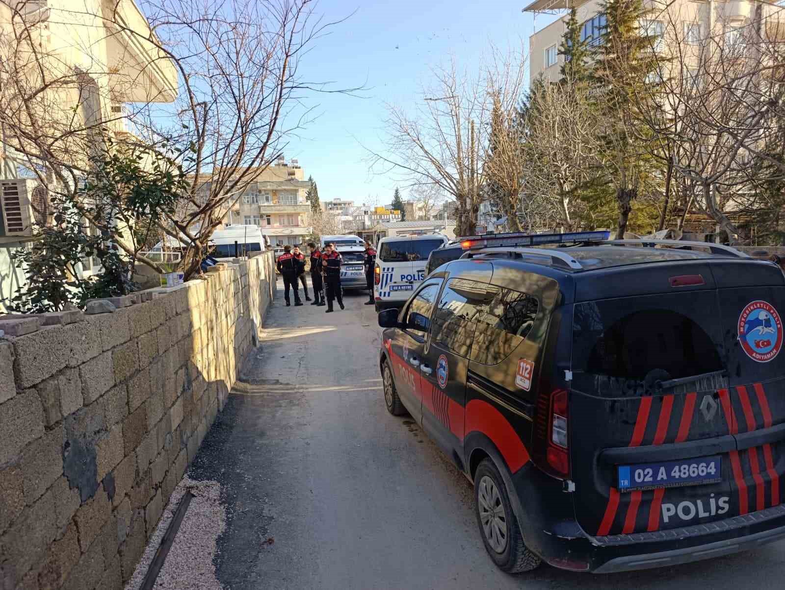 Adıyaman&rsquo;da alacak verecek kavgası: 3 g&ouml;zaltı
