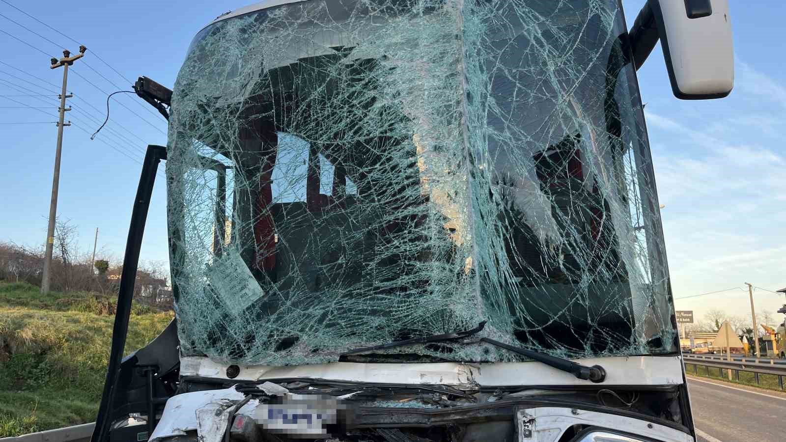 Ordu&rsquo;da yolcu otob&uuml;s&uuml; ile tır &ccedil;arpıştı: 4 yaralı
