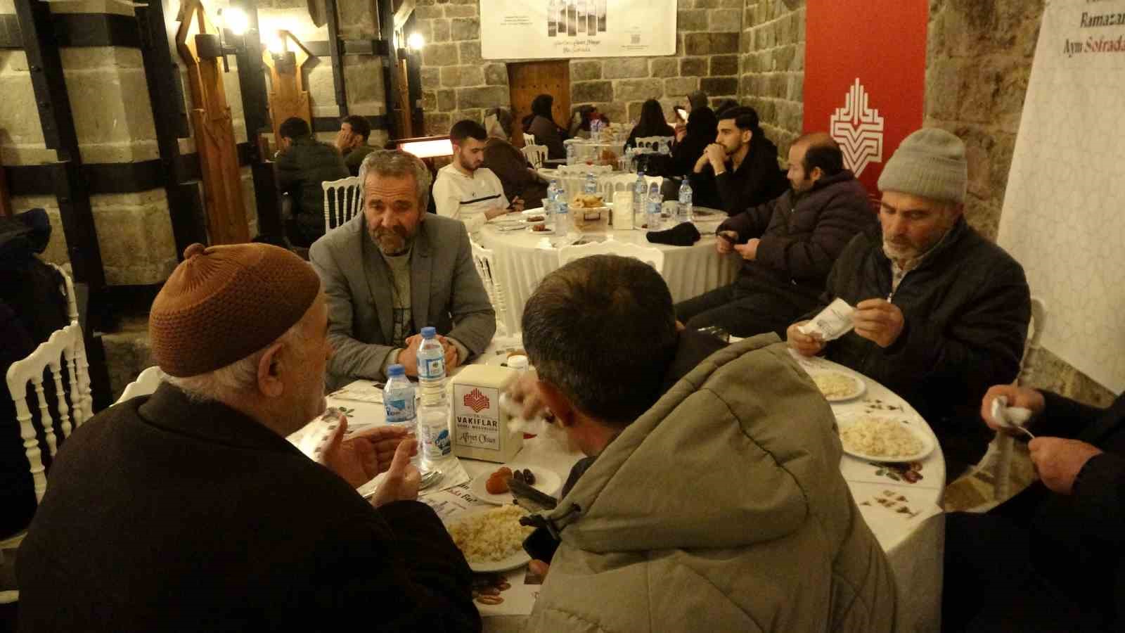 Bitlis’te yüzlerce vatandaşa iftar ikramı