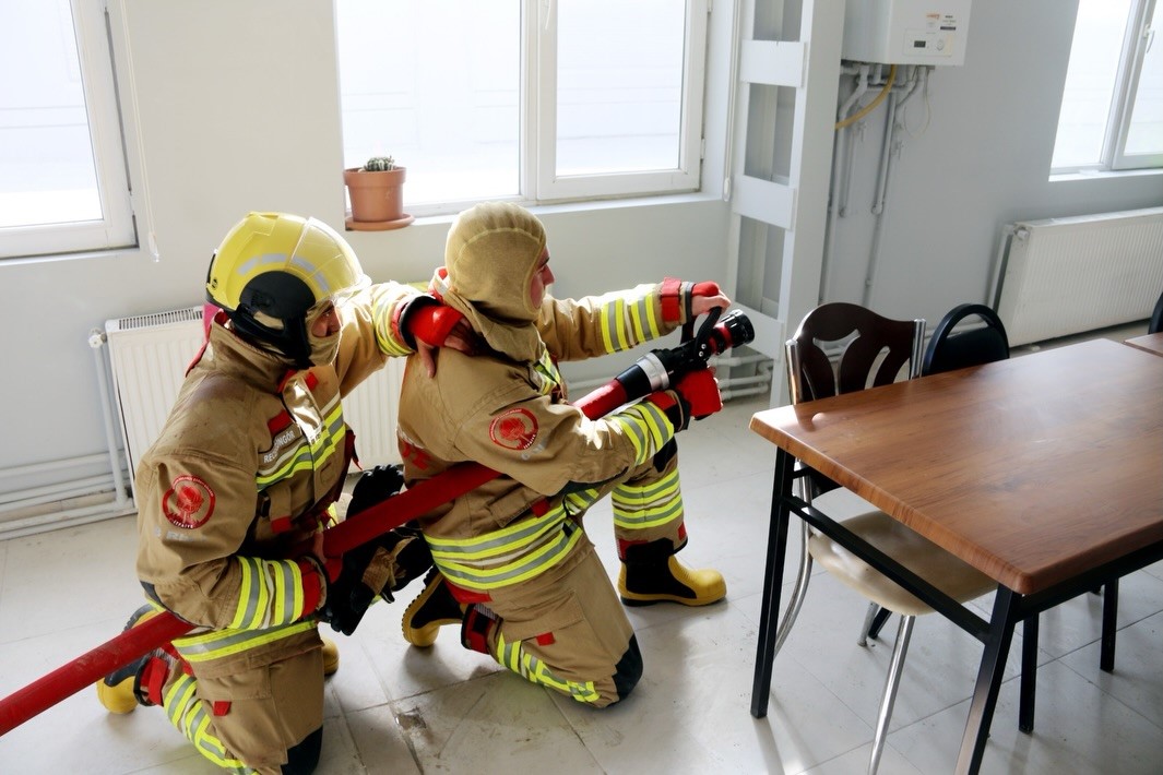K&uuml;tahya OSB İtfaiye Ekibinden ger&ccedil;eği aratmayan tatbikat

