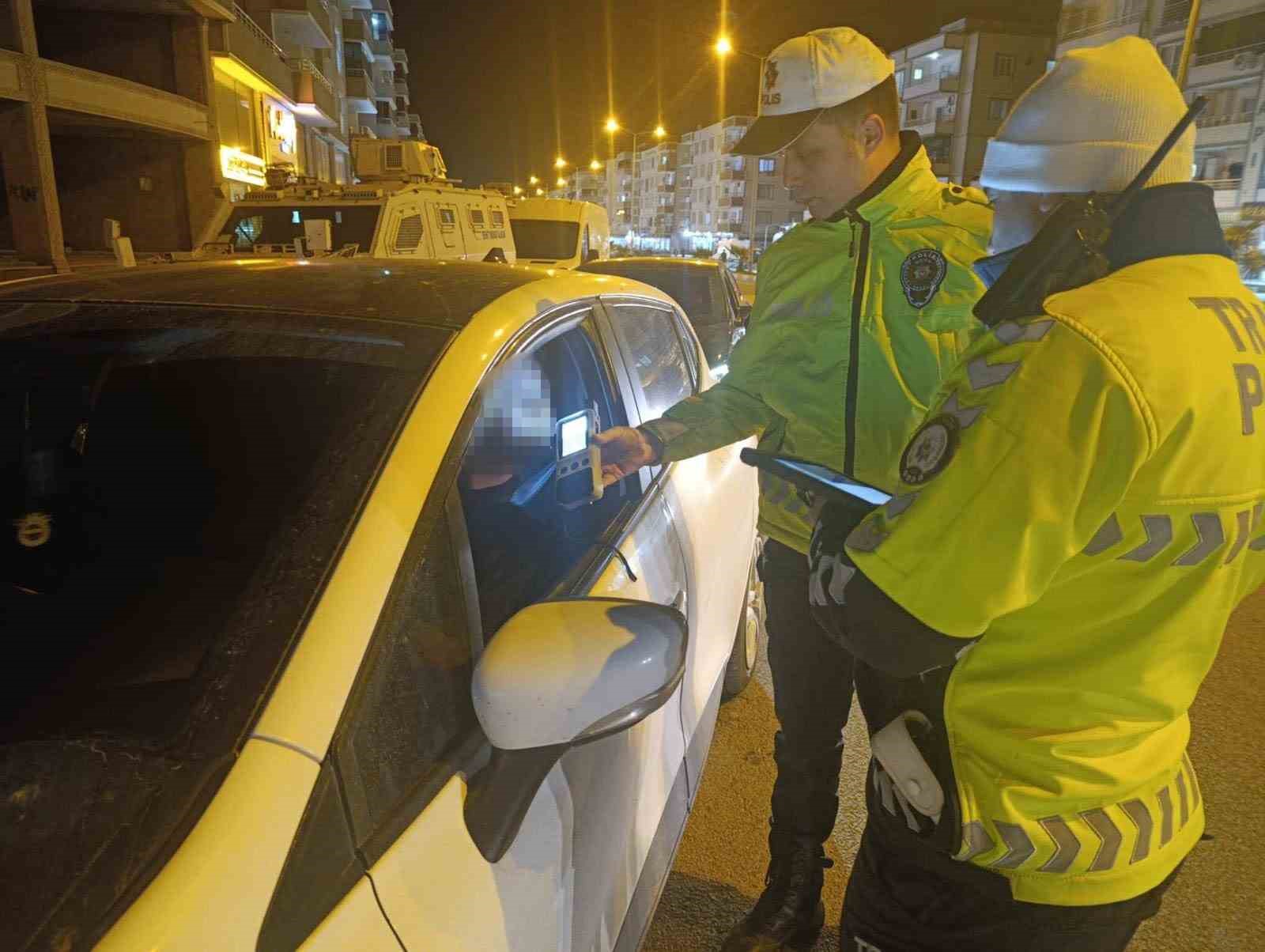 Mardin&rsquo;deki asayiş uygulamasında 4 s&uuml;r&uuml;c&uuml;ye cezai işlem uygulandı

