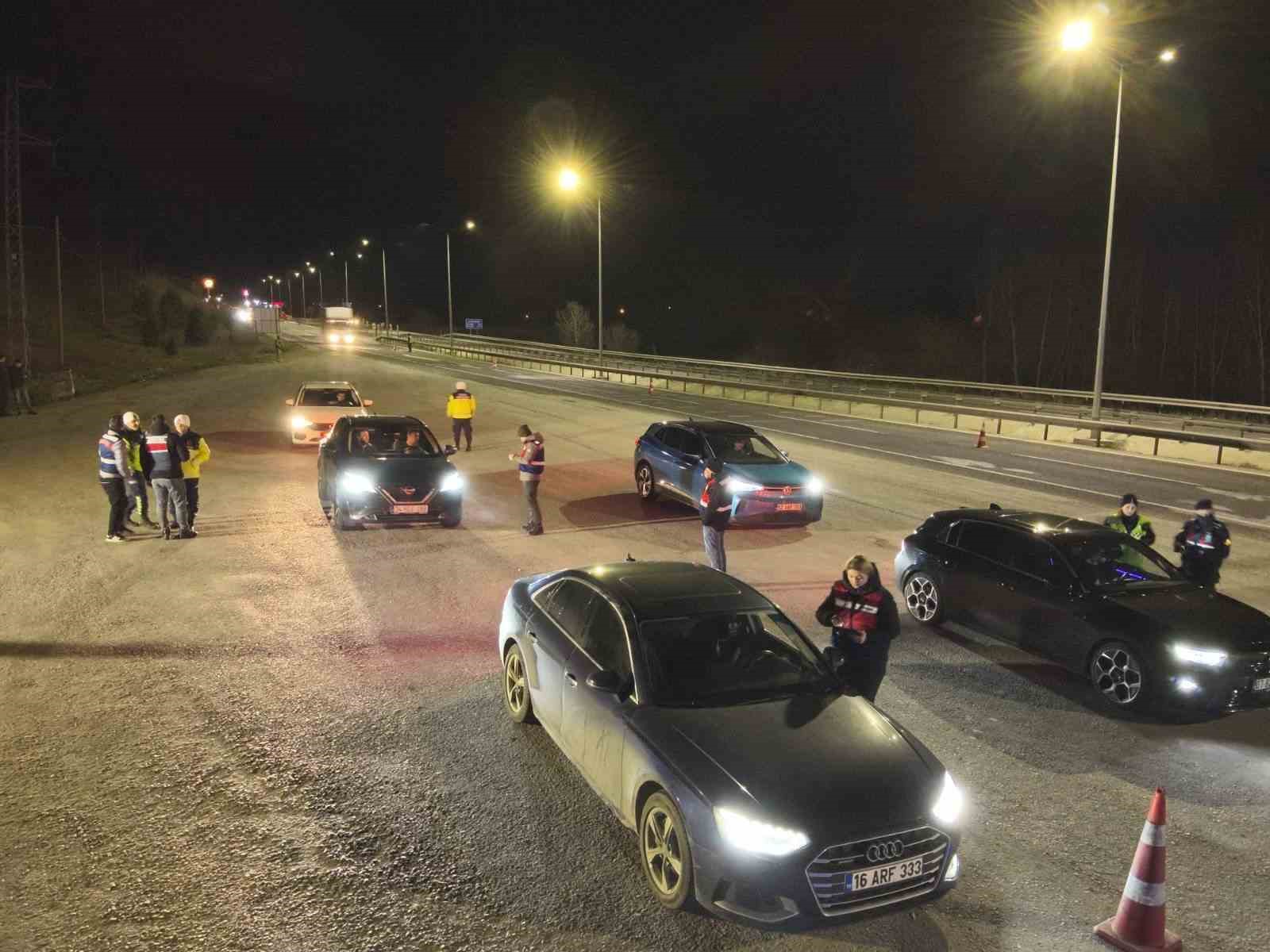 Bilecik&rsquo;te araması olan 10 kişi yakalandı
