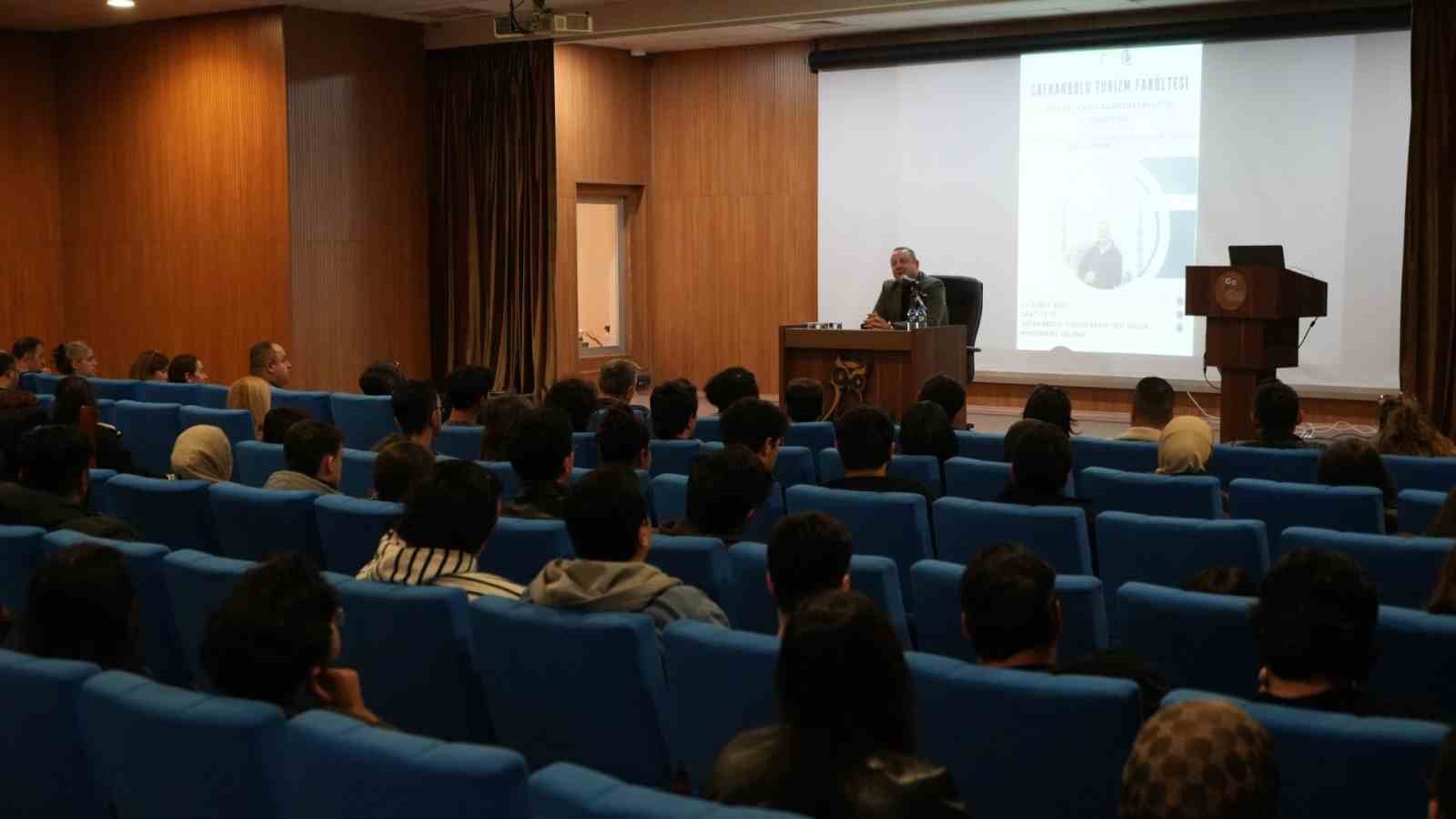 Turist rehberi ve yazar Şerif Yenen&rsquo;den gen&ccedil; rehberlere farklılaşma &ccedil;ağrısı
