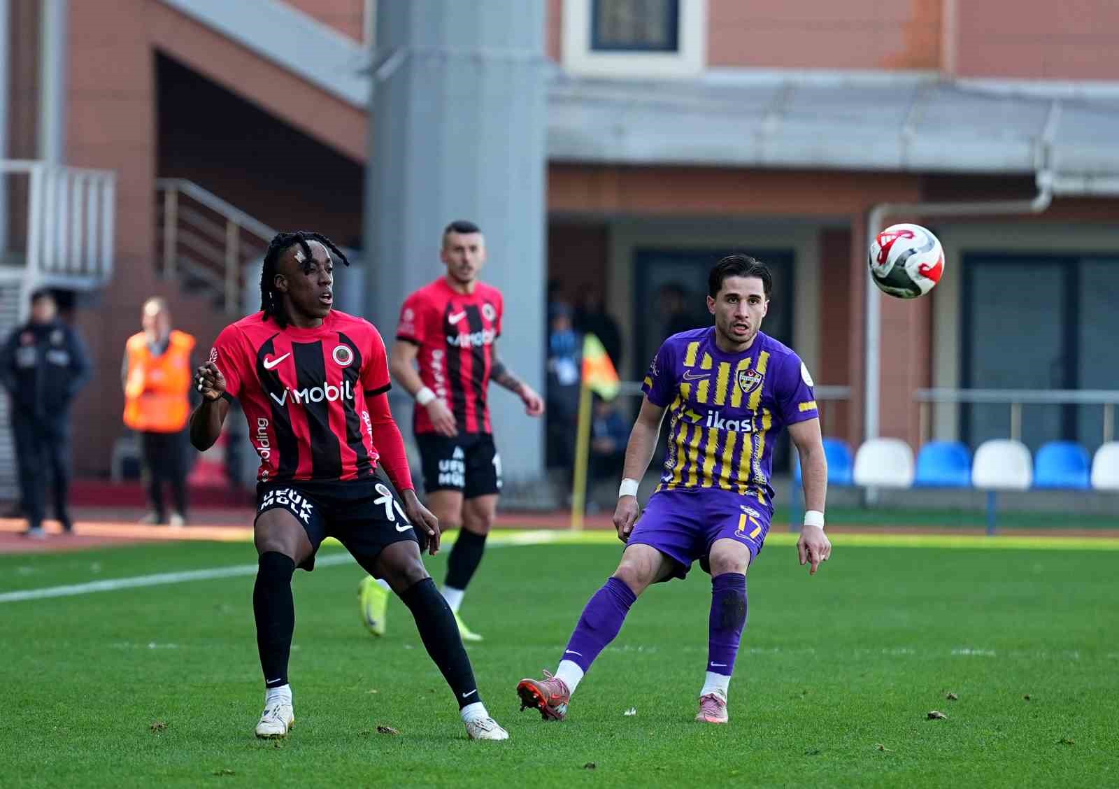 Trendyol S&uuml;per Lig: Ey&uuml;pspor: 0 - Gen&ccedil;lerbirliği: 0 (Ma&ccedil; devam ediyor)
