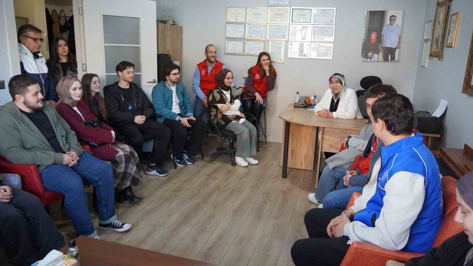 Zonguldak&rsquo;ta &uuml;niversite &ouml;ğrencileri geleceğe mektup yazdı
