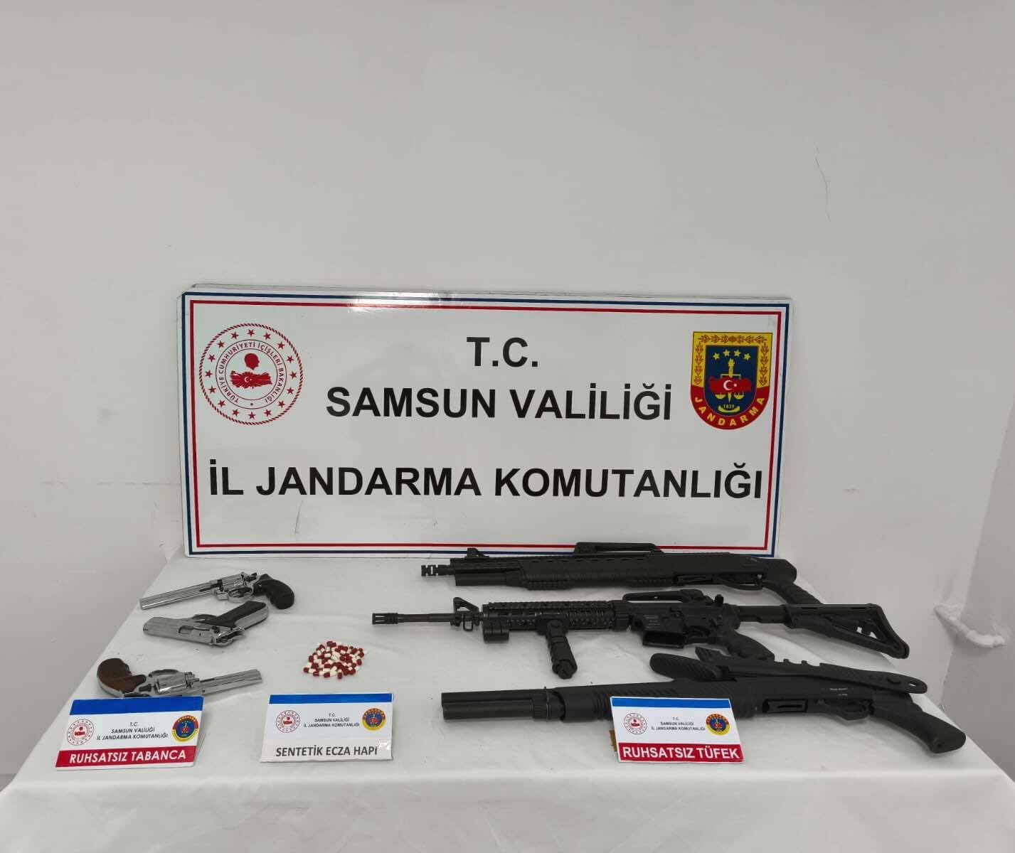 Jandarma ruhsatsız silah ele geçirdi