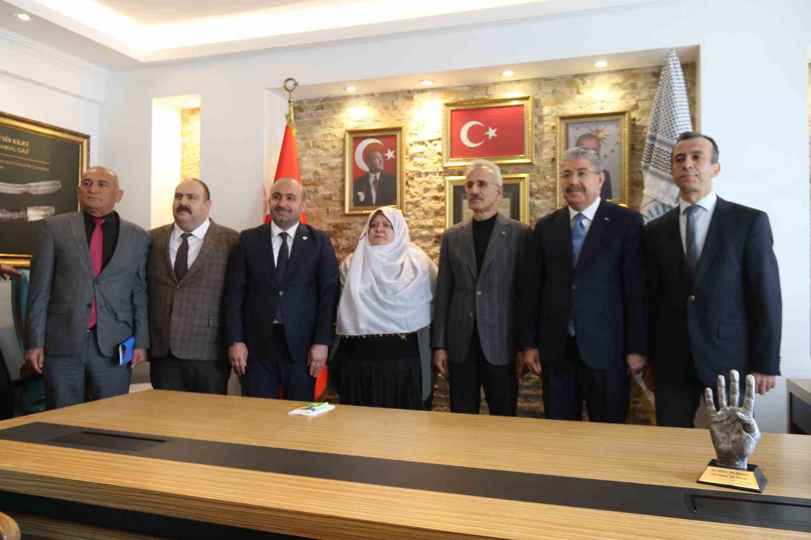 Bakan Uraloğlu: "İnşallah &ouml;n&uuml;m&uuml;zdeki sene de her şeyle beraber bu yolu bitireceğiz"
