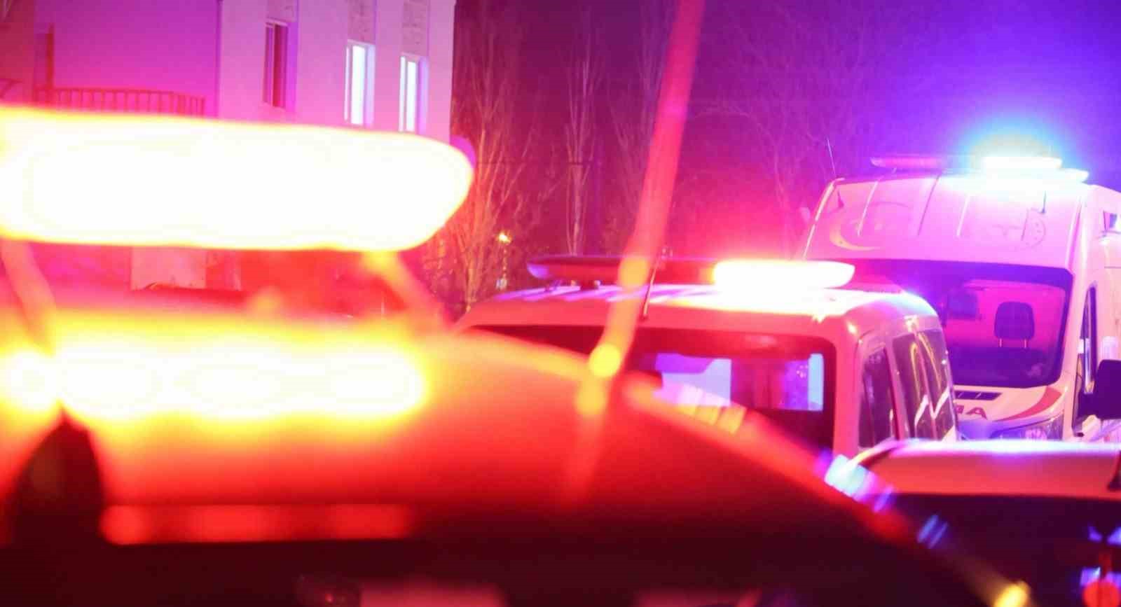 Arkadaşların bıçaklı kavgası kanlı bitti: 1 yaralı