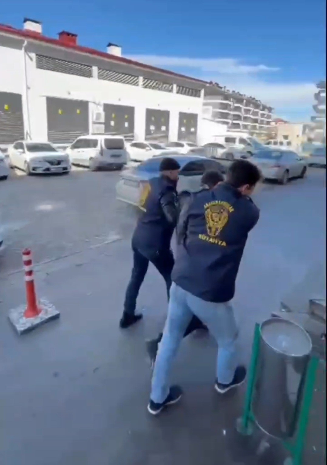 K&uuml;tahya&rsquo;da 23 yıl hapis cezası ile aranan şahıs yakalandı
