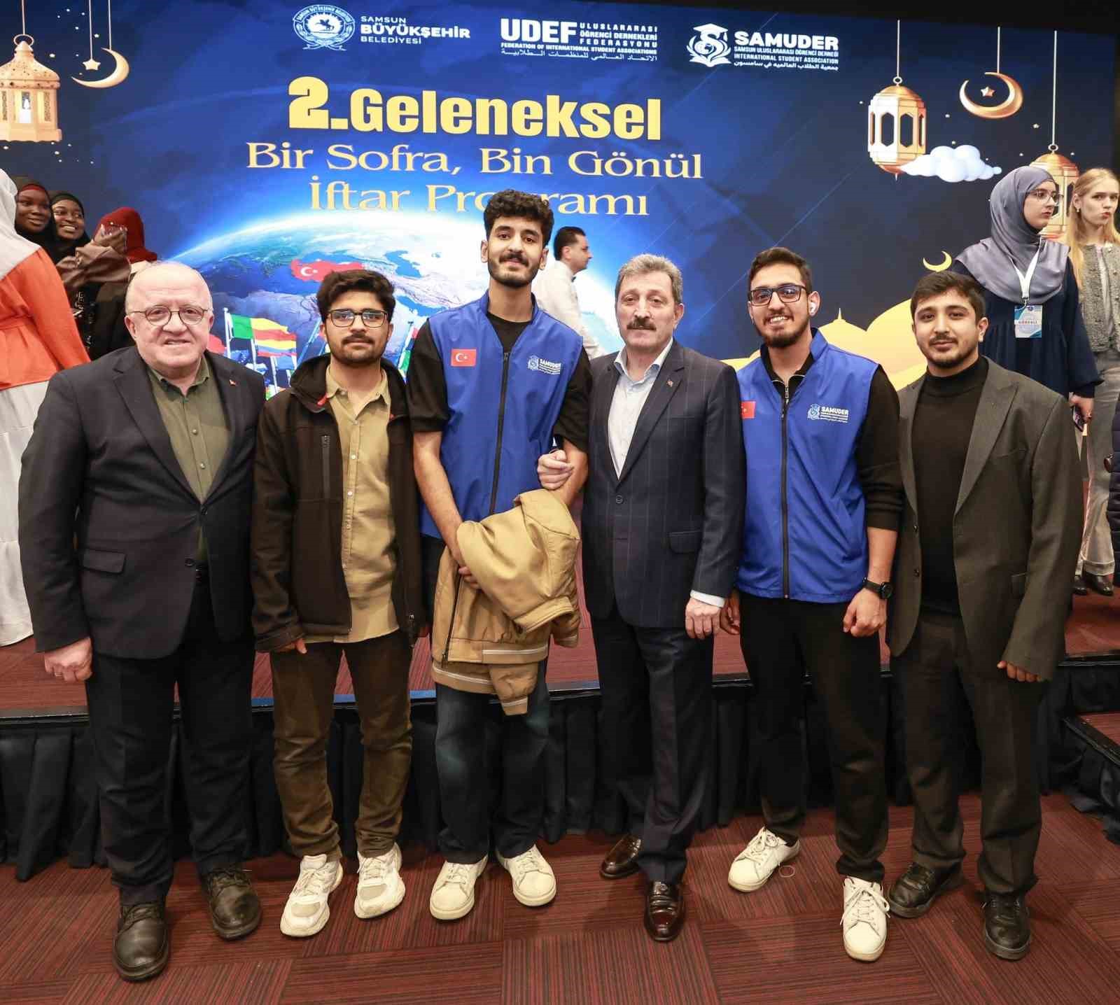 Bir sofra etrafında 100&rsquo;den fazla &uuml;lke: Uluslararası &ouml;ğrencilerle g&ouml;n&uuml;l k&ouml;pr&uuml;s&uuml; kuruldu
