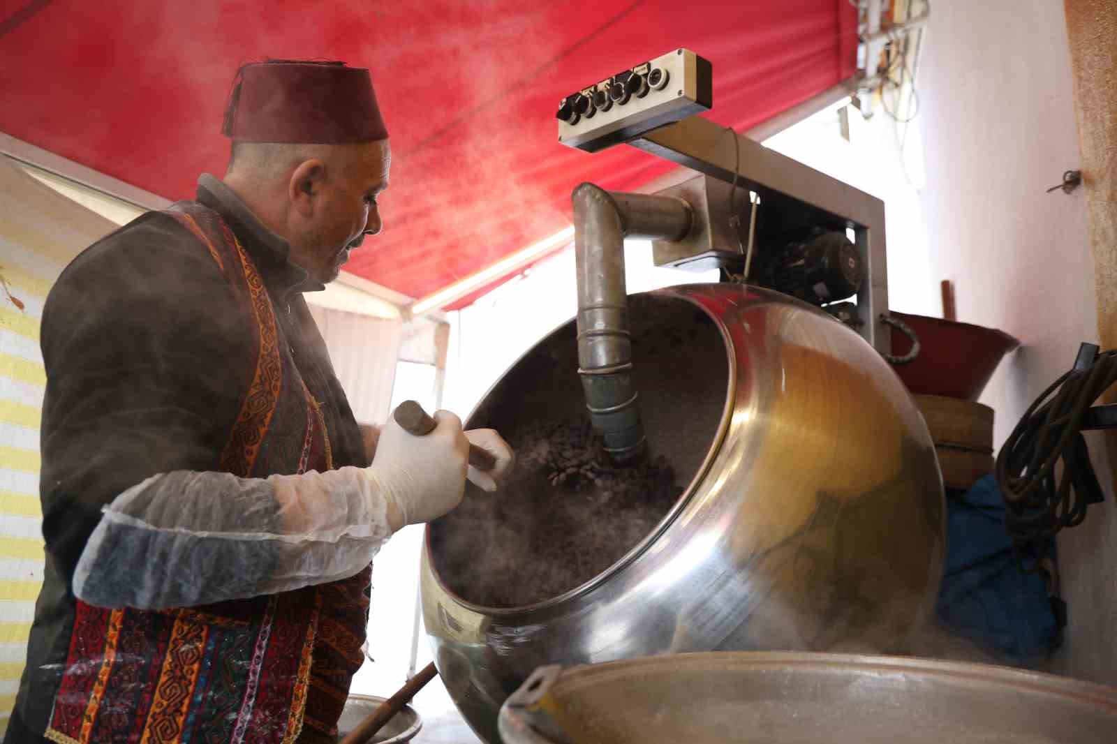 Ramazan soflarının vazge&ccedil;ilmezi &rsquo;Badem Şekerine&rsquo; yoğun talep
