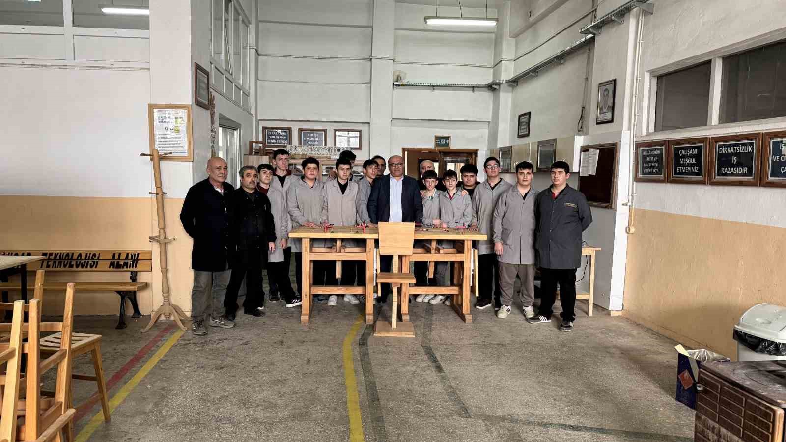 Meslek lisesi &ouml;ğrencilerinin el emeği &uuml;r&uuml;nleri d&ouml;ner sermayeye kazandırılacak
