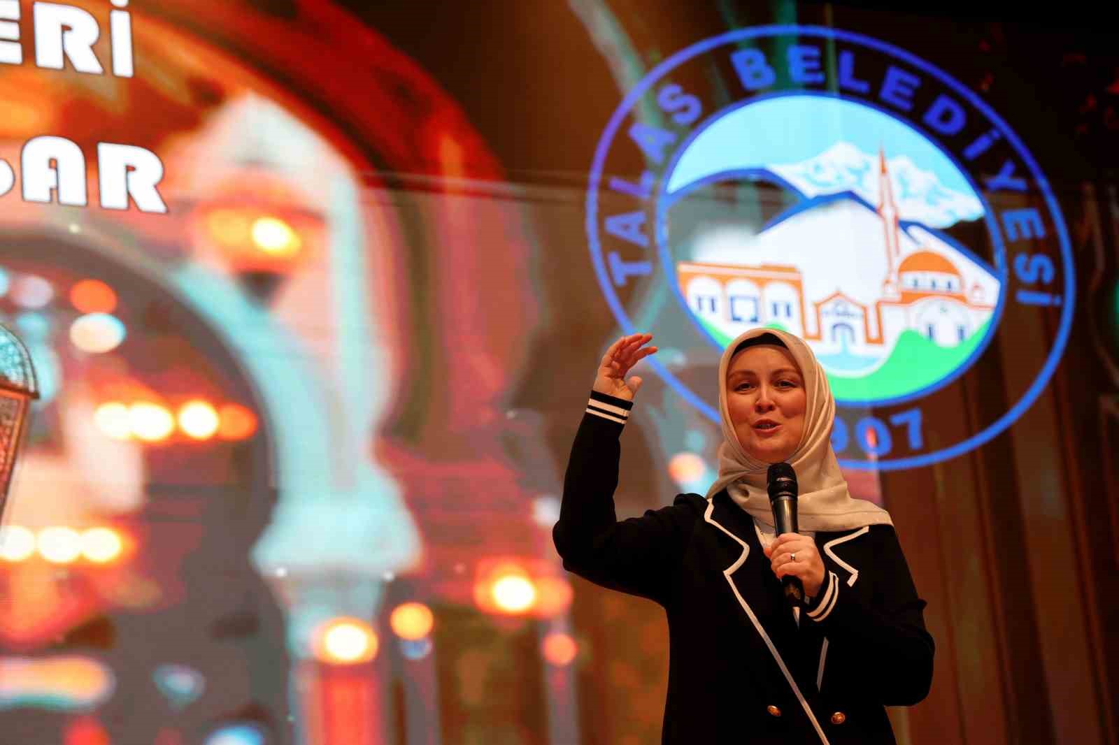 Talas&rsquo;ta Ramazan coşkusu Hatice K&uuml;bra Tongar S&ouml;yleşisi ile s&uuml;rd&uuml;
