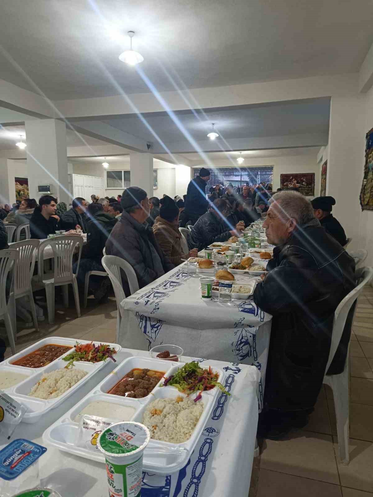Sarıcakaya M&uuml;ft&uuml;s&uuml; Altunbaş, Mayıslar Mahallesi&rsquo;nde iftar sofrasına konuk oldu
