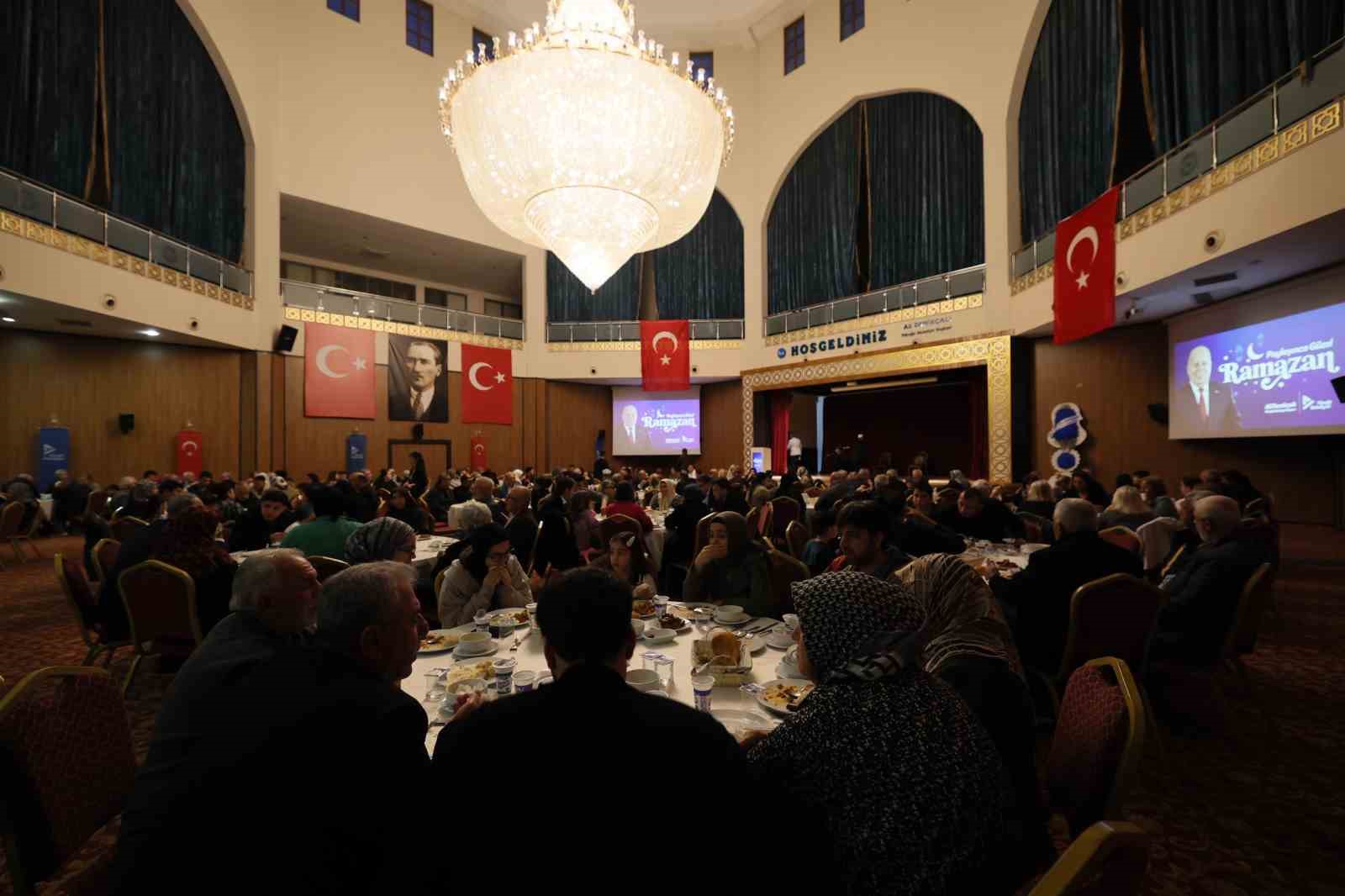 Y&uuml;reğir Belediyesi&rsquo;nden şehit yakınları ve gazilere vefa iftarı
