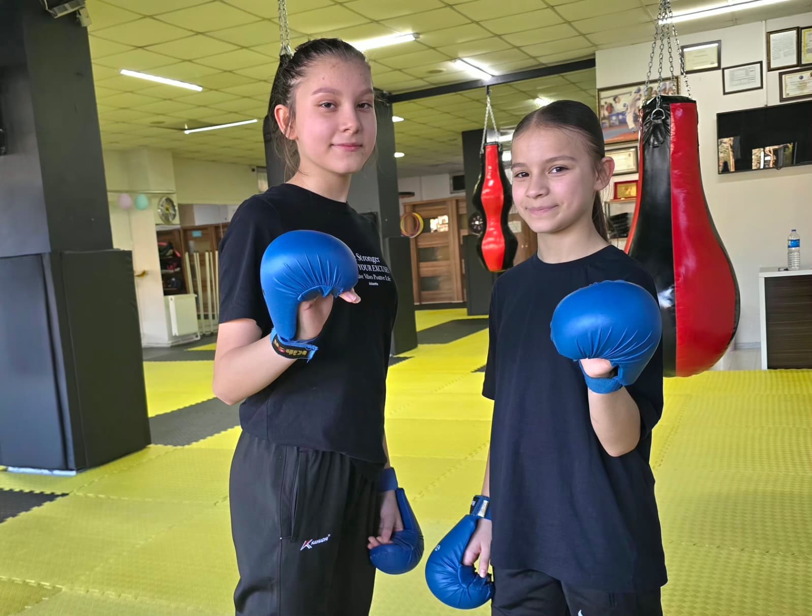 Milli sporcu Kızılaslan, minik karatecilerle bir araya geldi